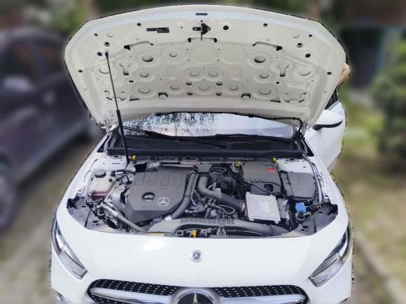 [苏州·苏U] 二手奔驰奔驰A级2022款 改款 A 180 L 运动轿车