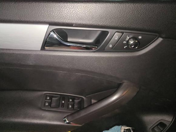 [广州·粤A] 二手大众帕萨特2011款 1.8TSI DSG尊荣版