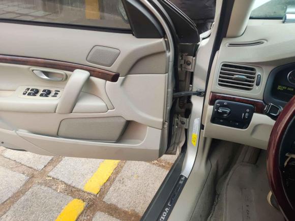 [青岛·鲁B] 二手沃尔沃沃尔沃S802004款 2.5T