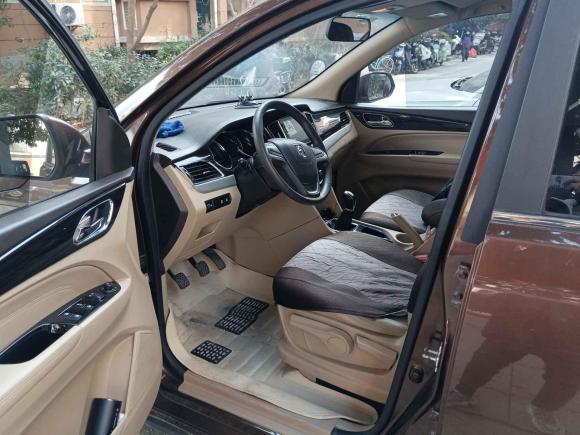 [南京·苏A] 二手宝骏宝骏7302016款 1.8L 手动舒适型 7座