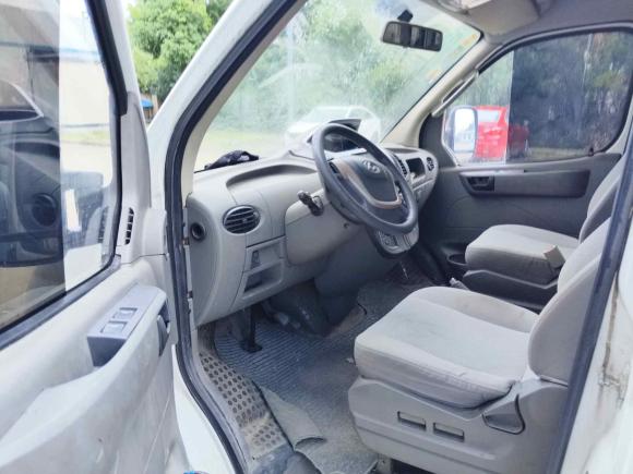 [苏州·沪B] 二手上汽大通MAXUS新途V802015款 2.5T AMT傲运通版长轴中顶