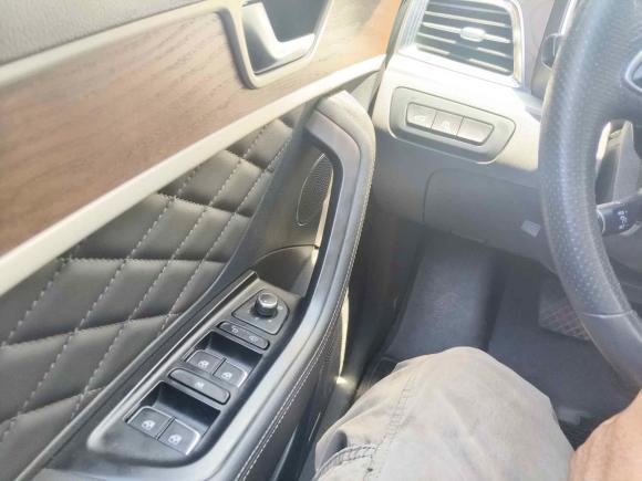 [苏州·苏E] 二手红旗红旗HS72021款 2.0T DCT两驱智联旗畅版