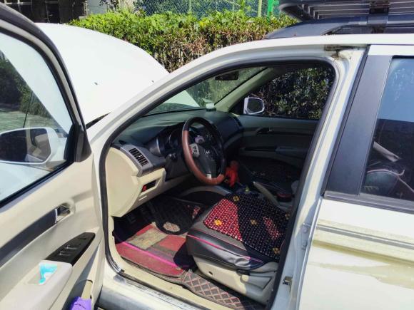 [杭州·新F] 二手陆风陆风X82011款 2.5T 柴油4X4豪华型