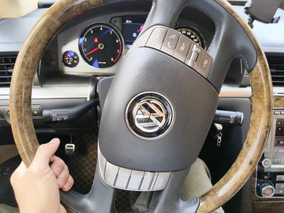 [深圳·粤B] 二手大众辉腾2011款 3.6L V6 4座加长Individual版