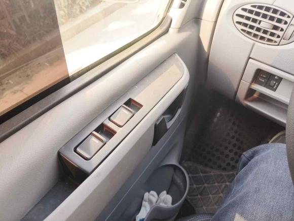 [南京·苏A] 二手上汽大通MAXUS新途V802019款 2.5T经典款6挡手动傲运通改款短轴中顶5/6座