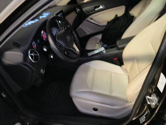 [上海·沪B] 二手奔驰奔驰GLA2015款 GLA 220 4MATIC 时尚型