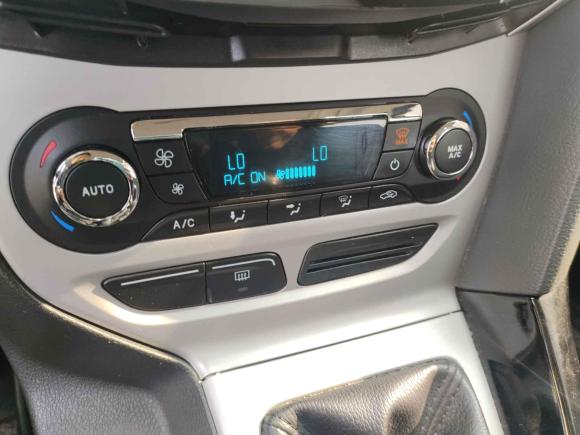 [上海·浙F] 二手福特福克斯2012款 两厢 2.0L 手动豪华运动型