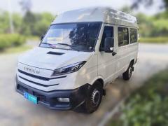 [南京·苏A] 依维柯依维柯得意2023款 2.5T A35M1聚财版短轴中顶单胎侧拉门5-9座