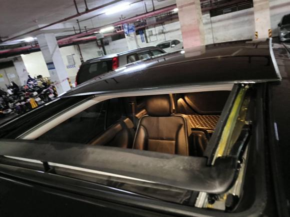 [广州·粤A] 二手奔驰奔驰R级2017款 R 320 4MATIC 豪华型臻藏版