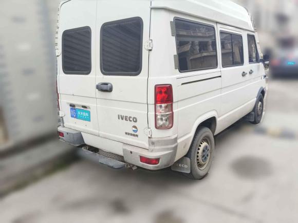 [义乌·浙G] 二手依维柯依维柯得意2020款 2.5T A35客车单胎中顶5-9座侧移门国VI