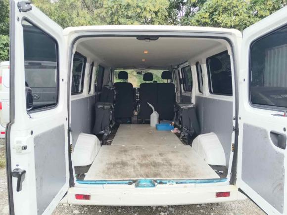 [宁波·浙B] 二手上汽大通MAXUS新途V802023款 2.0T AMT经典傲运通长轴超低顶6/7/8/9座