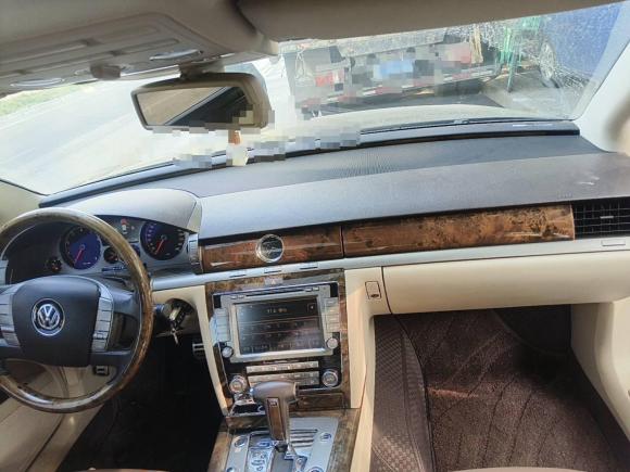 [西安·陕E] 二手大众辉腾2011款 3.6L V6 4座加长Individual版