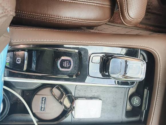 [武汉·鄂W] 二手沃尔沃沃尔沃XC902022款 B6 智雅豪华版 7座