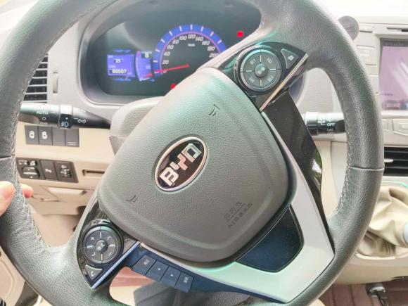 [成都·川A] 二手比亚迪比亚迪M62013款 2.4L 手动尊贵型