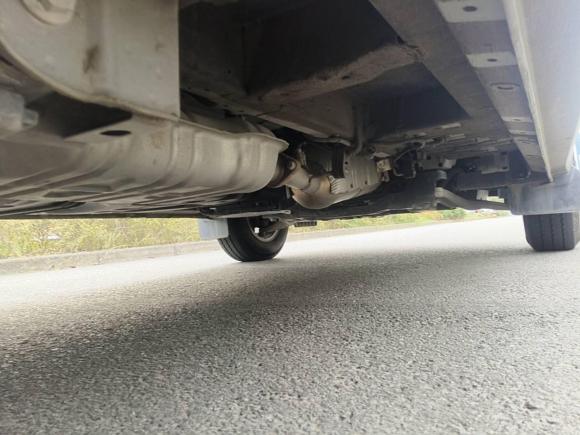 [宁波·浙B] 二手上汽大通MAXUS新途V902022款 2.0T AMT运杰前驱短轴中顶后单胎6座