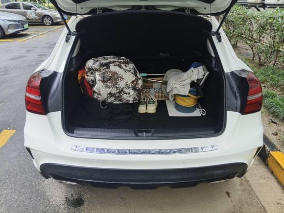 [上海·沪M] 二手奔驰奔驰GLA2018款 GLA 220 4MATIC 运动型