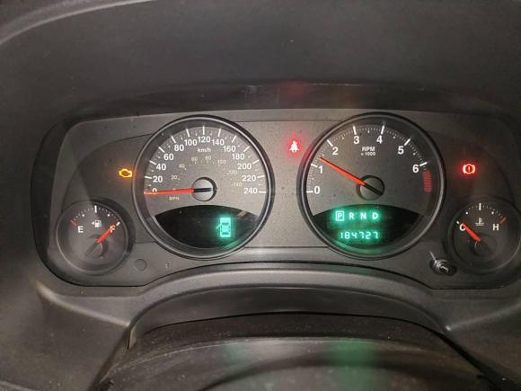 [成都·川A] 二手Jeep自由客2011款 2.4 运动版