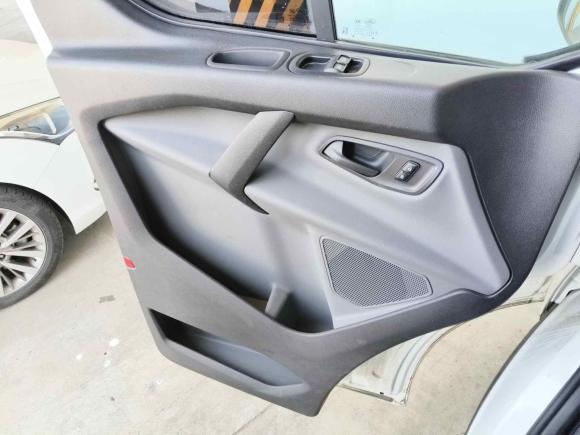 [青岛·鲁B] 二手福特全顺2017款 2.0T柴油厢式运输车短轴低顶国V