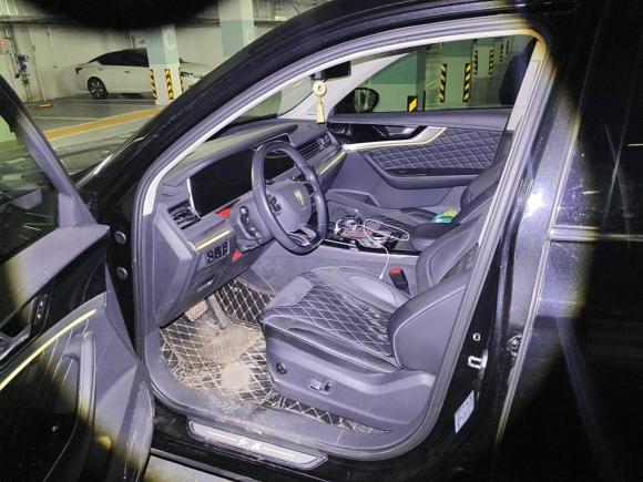 [成都·川A] 二手红旗红旗HS52019款 2.0T 智联旗享四驱版