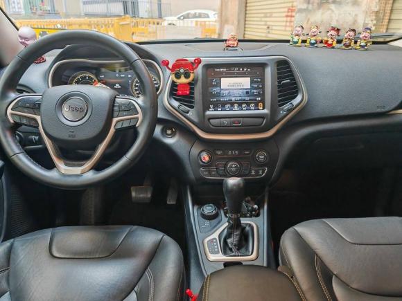 [佛山·粤E] 二手Jeep自由光2017款 2.4L 专业智能版