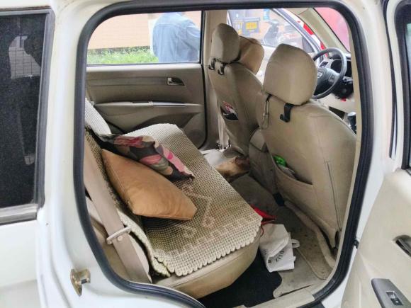 [成都·川A] 二手陆风陆风X82012款 探索版 2.0T 柴油4X4超豪华型