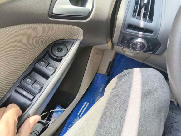 [义乌·浙G] 二手福特福克斯2012款 三厢 1.6L 手动舒适型