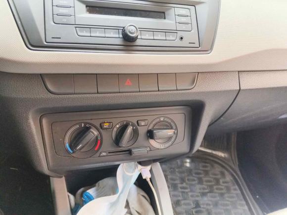 [上海·沪C] 二手斯柯达晶锐2015款 1.4L 手动前行版