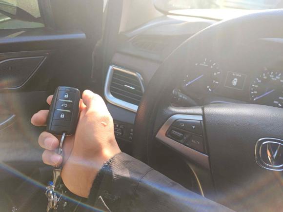 [南昌·赣C] 二手长安凌轩2017款 1.6L 手动精英型