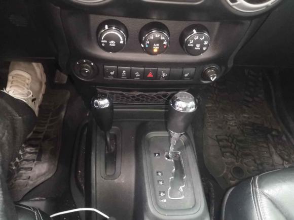 [上海·沪C] 二手Jeep牧马人2015款 3.0L Sahara 四门舒享版