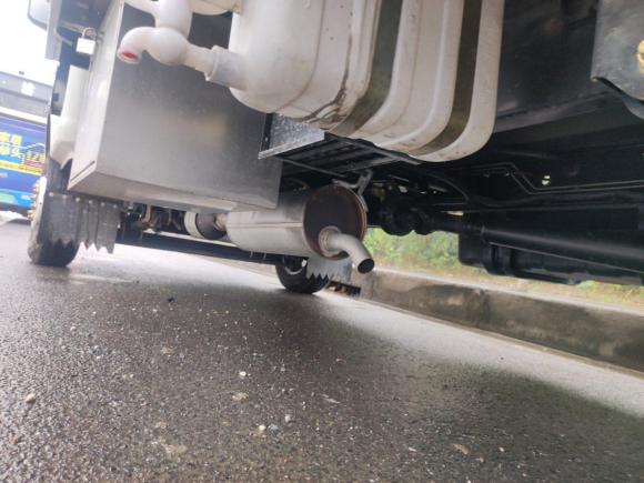 [上海·皖J] 二手长安跨越跨越者D52021款 1.6L舒适版单排栏板双后轮3750mm货箱DAM16KL