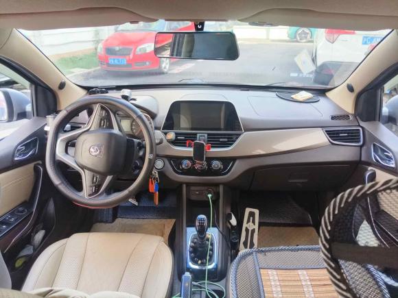 [上海·沪C] 二手宝骏宝骏310W2017款 1.5L 手动时尚型 国V