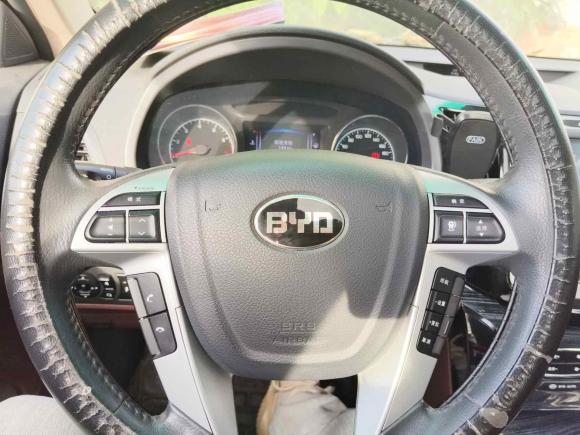 [西安·陕U] 二手比亚迪速锐2015款 改款 1.5L 手动豪华型