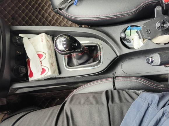 [上海·鲁M] 二手长安长安CS352016款 1.6L 手动豪华型 国IV