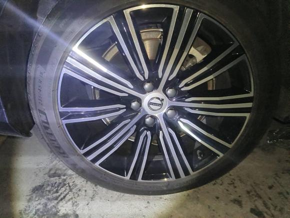 [深圳·粤B] 二手沃尔沃沃尔沃S60新能源2022款 T8 E驱混动 四驱智逸豪华版