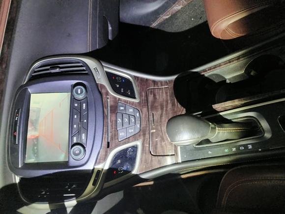 [上海·苏A] 二手别克君越2013款 2.4L SIDI精英舒适型