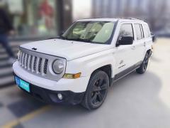 [济南·鲁A] Jeep自由客2014款 2.4L 运动版