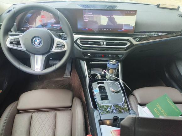 [南京·苏A] 二手宝马宝马i32024款 eDrive 35 L