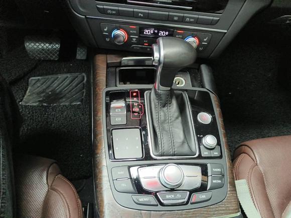 [上海·粤Y] 二手奥迪奥迪A6L2014款 35 FSI quattro 豪华型