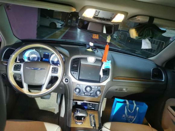 [广州·粤L] 二手克莱斯勒克莱斯勒300C2014款 3.0L 卓越版