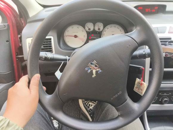 [上海·苏K] 二手标致标致3072013款 两厢 1.6L 手动舒适版