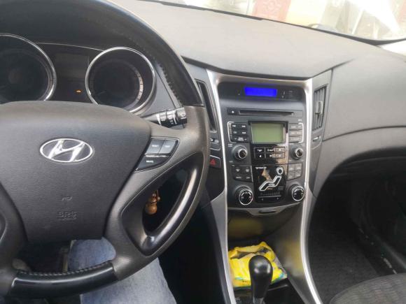 [青岛·鲁B] 二手现代索纳塔2011款 2.0L 自动领先版