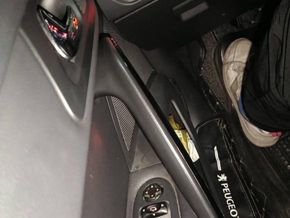 [上海·沪C] 二手标致标致5082011款 2.3L 自动旗舰版