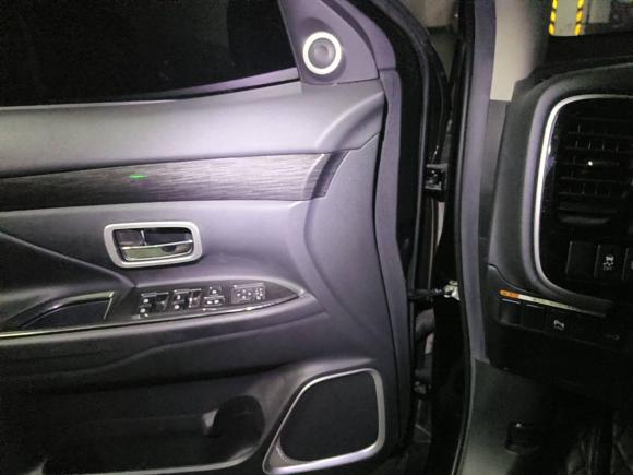 [深圳·粤B] 二手三菱欧蓝德2016款 2.4L 四驱豪华版 7座