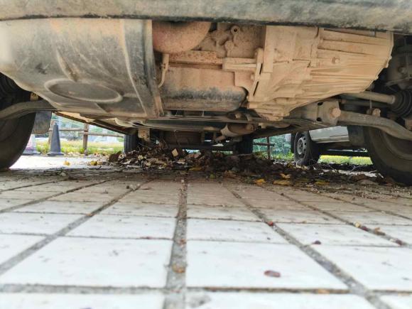 [成都·川A] 二手上汽大通MAXUS新途V802016款 2.5T 手动傲运通国IV长轴中顶7座