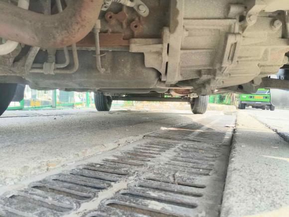 [苏州·苏E] 二手上汽大通MAXUS新途V802017款 2.5T AMT傲运通国IV短轴超低顶5/6/10座