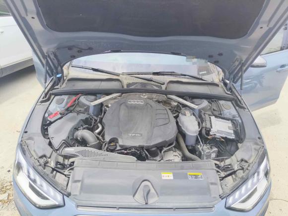 [济南·鲁A] 二手奥迪奥迪A4L2022款 40 TFSI quattro RS套件燃速型
