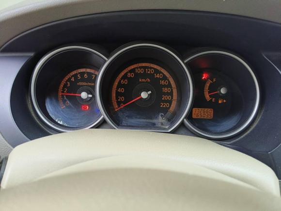 [南京·苏A] 二手日产骊威2010款 劲逸版 1.8L 手动标准型