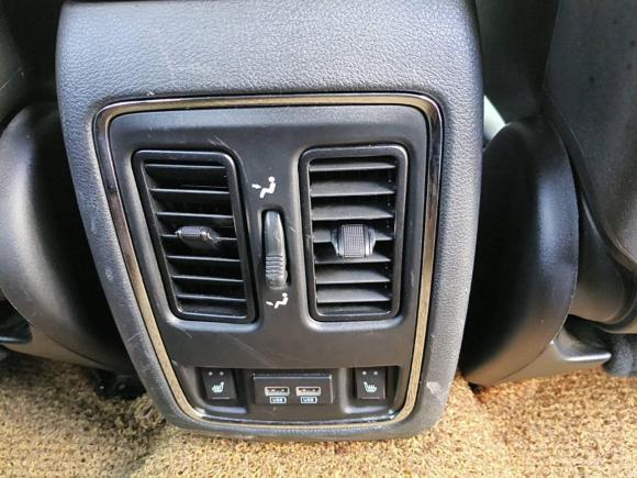 [成都·川A] 二手Jeep大切诺基2015款 3.0TD 柴油 精英导航版