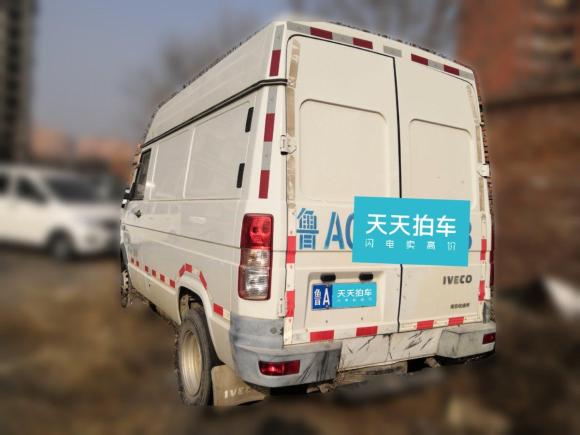 [济南·鲁A] 二手依维柯依维柯得意2017款 2.8T V35箱货3座43S5