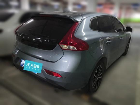 沃尔沃沃尔沃v402017款 t3 智逸版二手车 7.15万_天天拍车